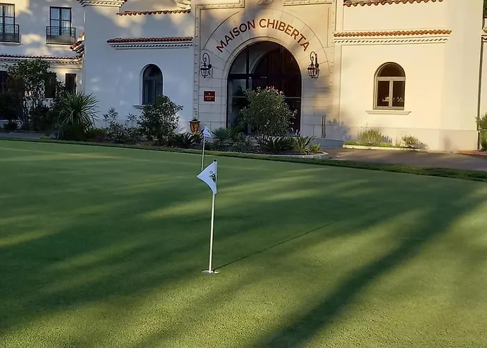 4 Personnes Du Golf Avec Vue